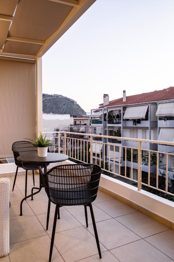 Living In Nafplio Urban Chic Apartments Екстер'єр фото